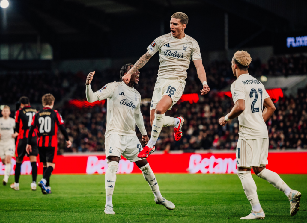 Nottingham Forest viết lại lịch sử sau 30 năm, Midtjylland gục ngã vì loạt luân lưu thảm họa