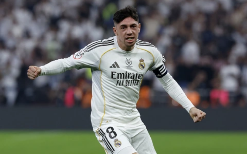 Federico Valverde nhận thẻ đỏ sau một tình huống phạm lỗi quyết liệt