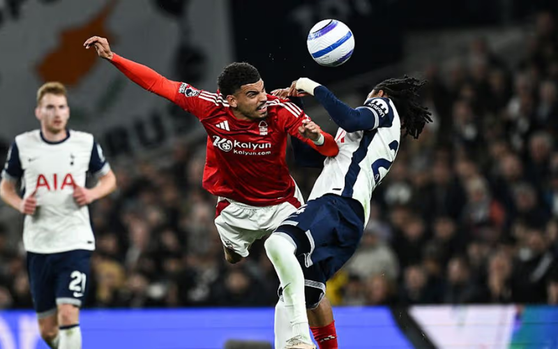 Nottingham Forest tận dụng cơ hội hiếm hoi để phá vỡ thế cân bằng