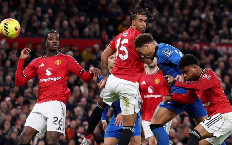 Manchester United không còn nhiều thời gian để thử nghiệm