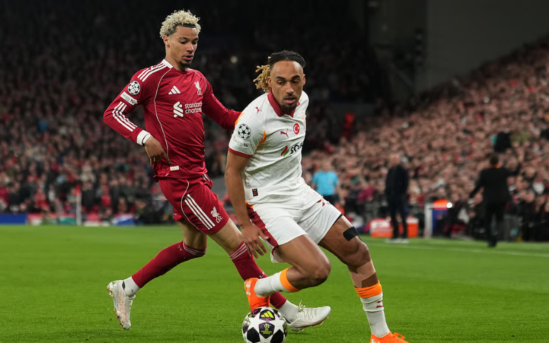 Galatasaray hoàn toàn bị cuốn vào guồng quay pressing tốc độ cao của Liverpool