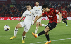 Nhìn sang phía đối diện, "Bầy dơi" Valencia đang trải qua một trong những mùa giải tồi tệ nhất lịch sử.