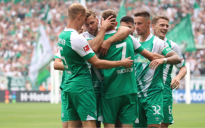 Sức mạnh của Augsburg nằm ở những tình huống cố định và khả năng tỳ đè của các tiền đạo mục tiêu.