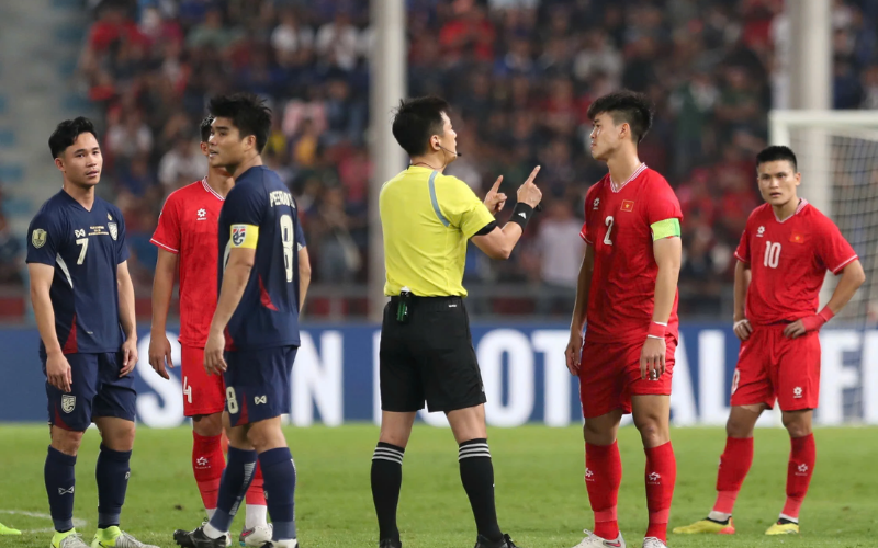 Bàn thắng của Supachok Sarachat nhanh chóng trở thành tâm điểm tranh cãi