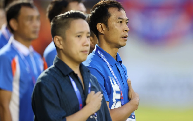 HLV Lê Đức Tuấn (phải) từng giúp SHB Đà Nẵng trụ hạng thành công mùa trước