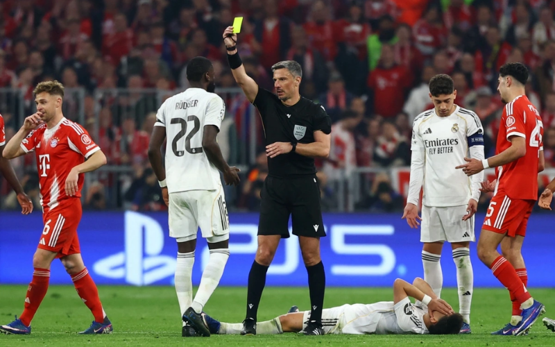 Camavinga nhận thẻ vàng thứ hai sau một pha bóng bị cho là trì hoãn trận đấu