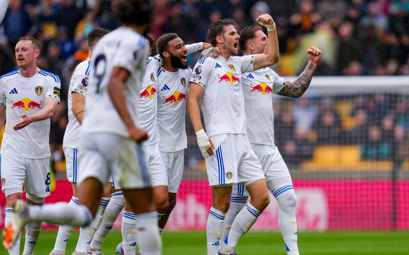 Khi trận đấu trở nên quá nhanh, Leeds đôi khi lại chính là đội mất kiểm soát trước