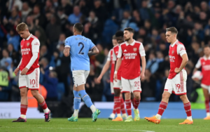 Arsenal rơi vào tình thế khó khăn sau khi để thua Man City