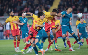 Lecce biết cách làm chậm nhịp trận đấu khi cần, khiến Fiorentina mất đi sự hưng phấn