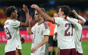 Trong trận cầu giữa Uruguay vs Tây Ban Nha, đại diện châu Âu sẽ nỗ lực duy trì quyền kiểm soát bóng, kéo giãn đội hình đối phương bằng những đường chuyền ngắn tinh tế trước khi tung ra nhát dao quyết định.