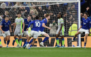 Everton tiếp tục tận dụng thời điểm mà Man City chưa kịp ổn định lại hệ thống