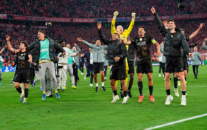 PSG chủ động lùi sâu, duy trì khối đội hình thấp rồi bất ngờ tăng tốc phản công ở thời điểm Bayern dâng cao nhất