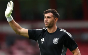 Thủ môn Emiliano Martinez bất ngờ trở thành tâm điểm