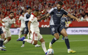 Real Sociedad không còn lựa chọn ngoài việc đẩy cao đội hình