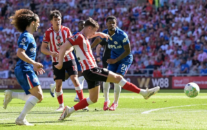 Lợi thế sân nhà cùng tinh thần thi đấu máu lửa giúp Sunderland nhập cuộc đầy tự tin