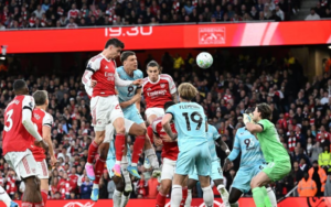 Burnley không hề buông xuôi tại Emirates