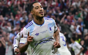 Bàn mở tỷ số của Youri Tielemans ở cuối hiệp một giúp Aston Villa phá vỡ thế cân bằng
