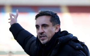 Gary Neville cho rằng đây là quyết định gây sốc bởi theo ông