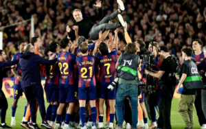 Truyền thông Tây Ban Nha gọi HLV Flick là “người cha giản dị tạo nên kỳ tích của Barca”.