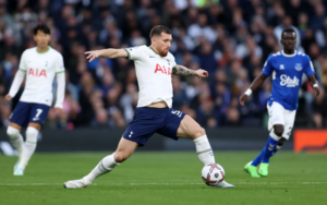 Tottenham vẫn được đánh giá cao hơn nhờ chất lượng đội hình và lợi thế thi đấu tại London