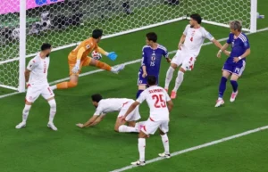 Bàn thắng sớm giúp Nhật Bản thi đấu càng tự tin, trong khi Tunisia gặp khó khăn trong việc triển khai bóng lên phía trước.
