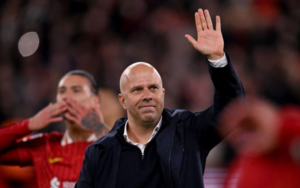 Arne Slot khởi đầu không thể ấn tượng hơn tại Anfield.