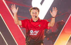 Diego Forlan trở lại Carrington