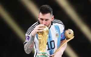 Dù bỏ lỡ danh hiệu Vua phá lưới World Cup 2022 vào tay đàn em, Messi đã đổi lại được danh hiệu cao quý nhất: Chức vô địch World Cup cùng giải thưởng Quả bóng Vàng World Cup 2022