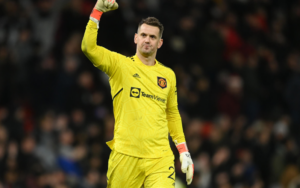 Tom Heaton không chỉ đơn thuần là một thủ môn dự bị, mà anh là biểu tượng của sự kiên trì, lòng trung thành và tinh thần chuyên nghiệp đỉnh cao.