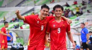 Trước đó, chiến thắng 3-2 của U19 Thái Lan trước U19 Malaysia giúp cánh cửa đi tiếp của U19 Việt Nam rộng mở hơn.